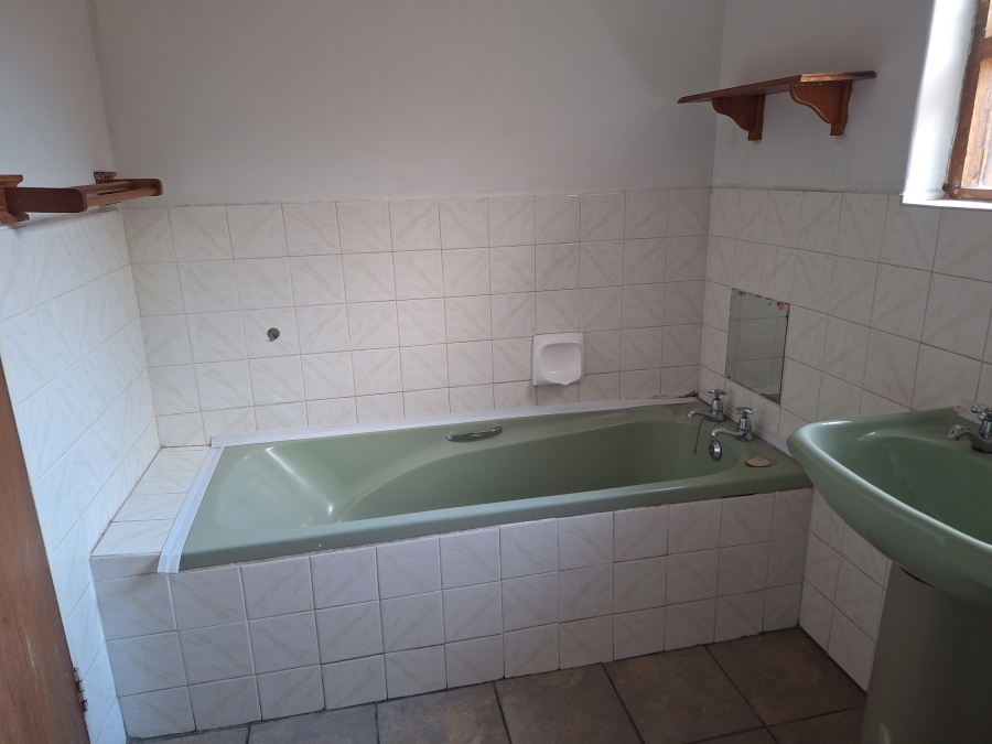 To Let 4 Bedroom Property for Rent in Strelitzia Park Eastern Cape